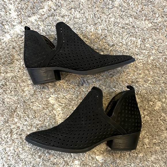 Steve Madden black booties - Picture 1 of 10